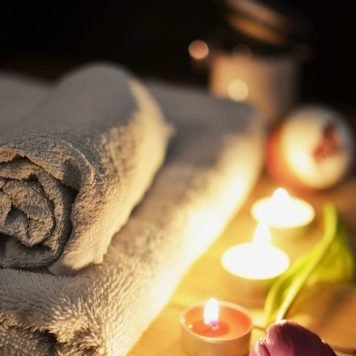 love-romantic-bath-candlelight-3188.jpg